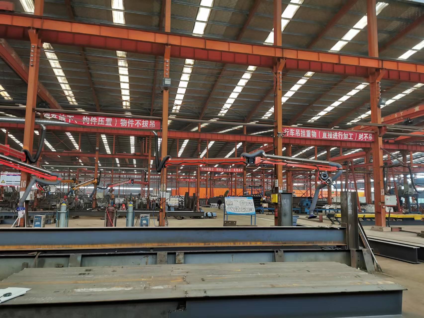 Cómo construir una valla de acero corrugado