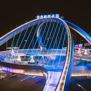 Puente de estructura de acero pesado