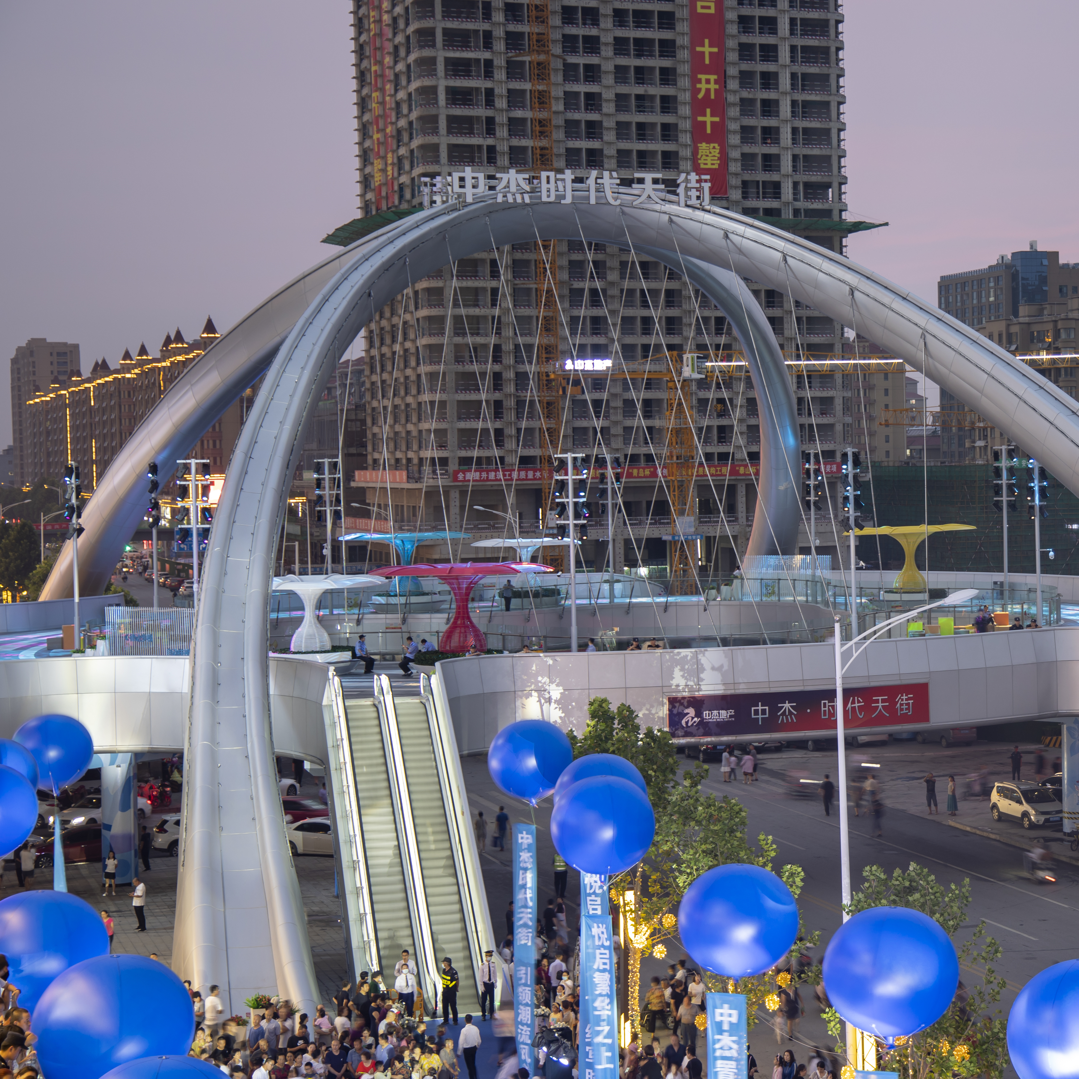 Puente de estructura de acero pesado