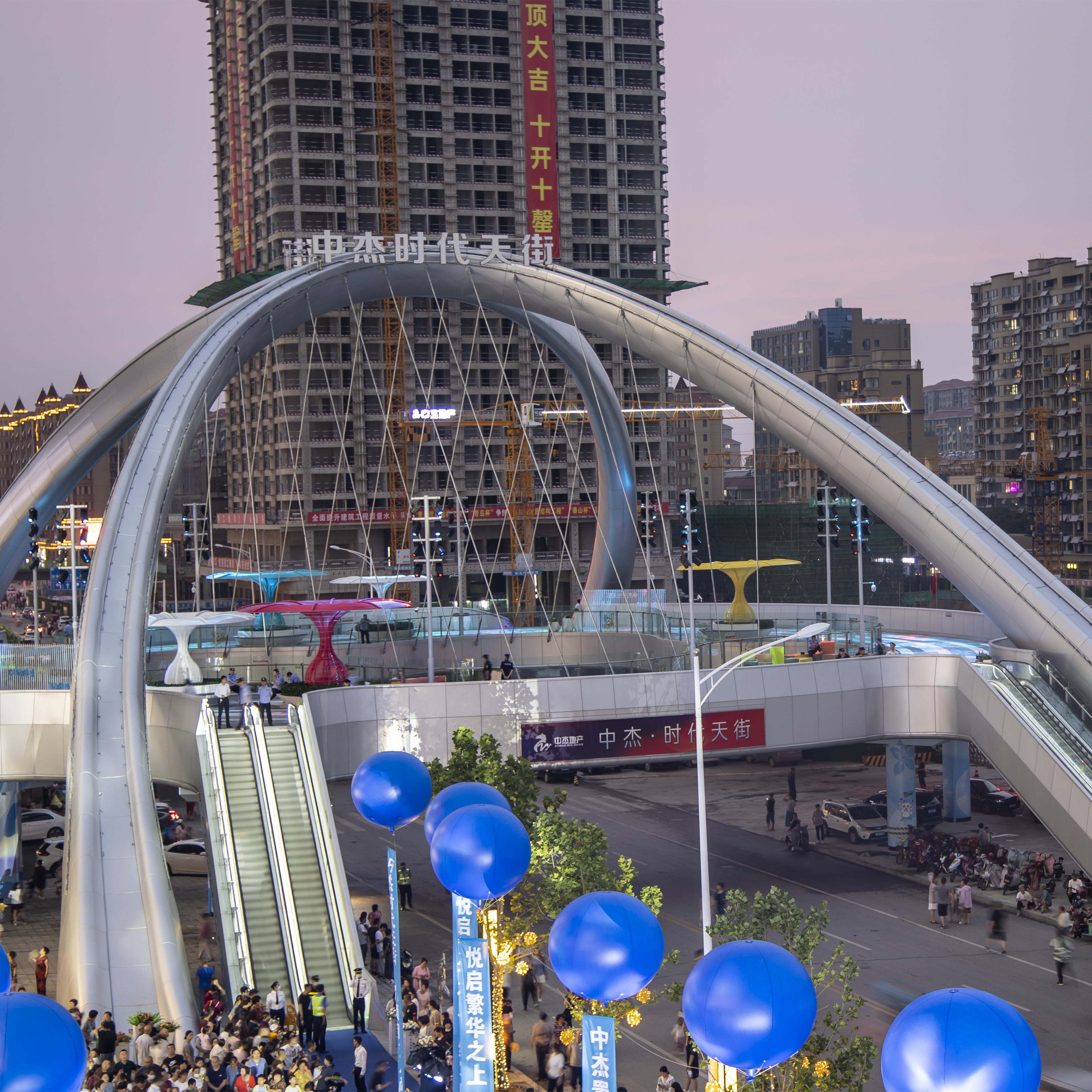 Puente de estructura de acero pesado