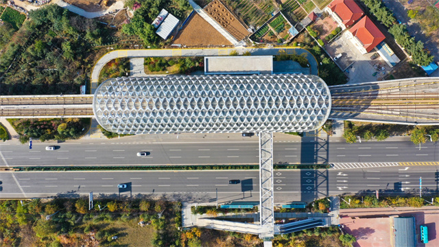  Proyecto de puente peatonal de tren ligero subterráneo