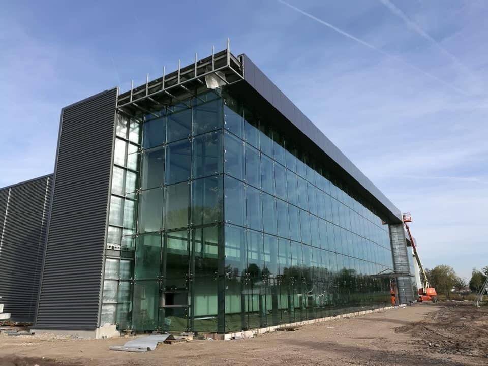 Showroom y oficina de estructura de acero